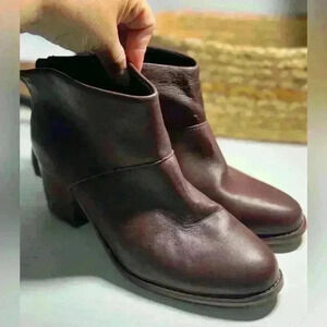 TOMS "Leila" Oxblood Leather Ankle
Boots Tassel Zip Block Heel
Women's